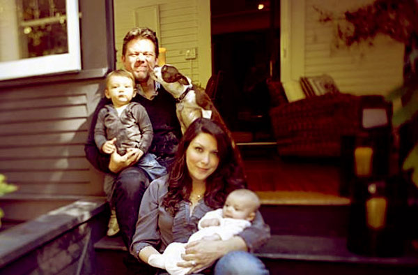 Image of Caption: Tyler Florence with his wife Tolan and with their kids