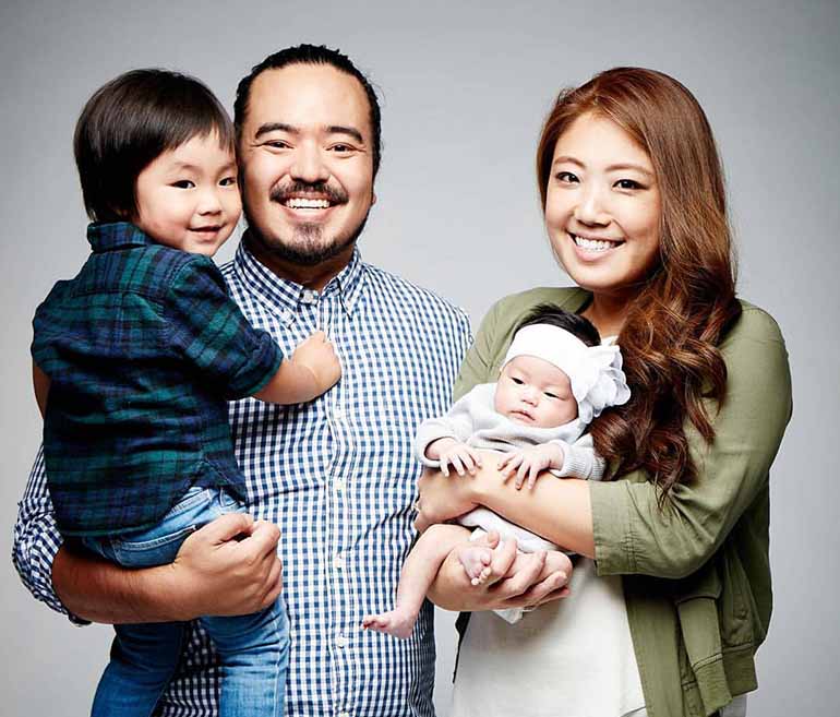 Image of Adam Liaw and his wife, Asami Fujitsuka and children.