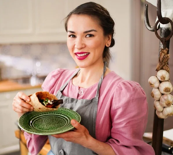 Image of successful chef, Chef Rachel Khoo 